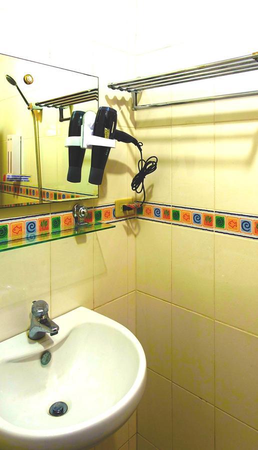 Dolphin Castle Bed & Breakfast Donggang Bagian luar foto